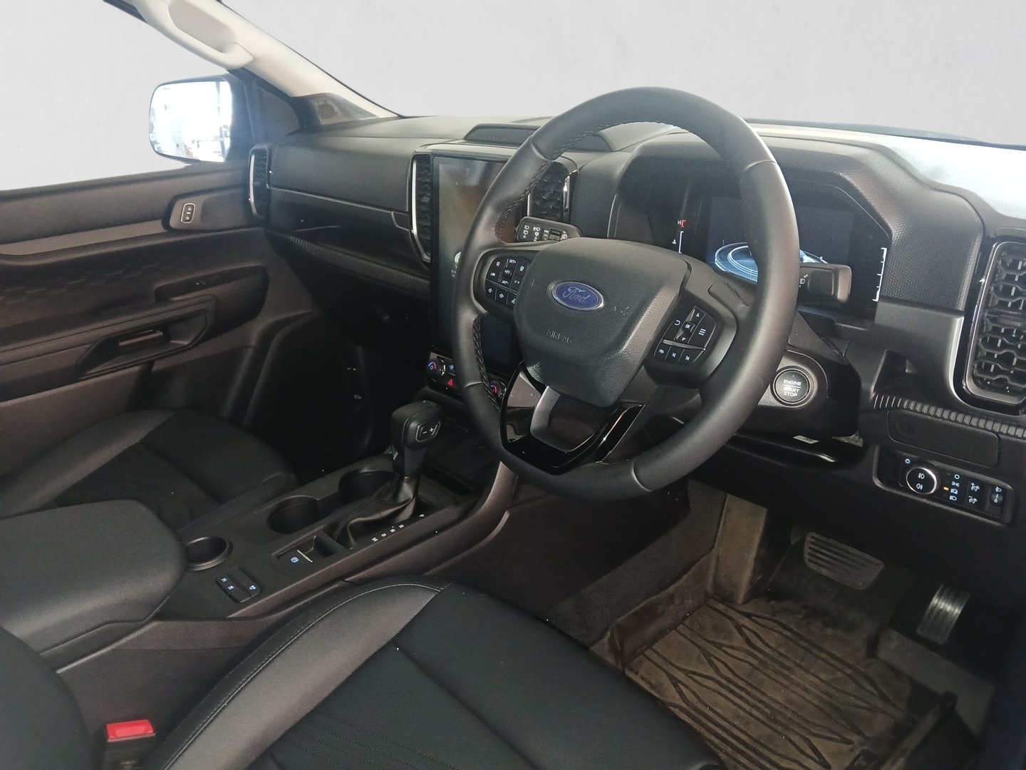 2026 FORD EVEREST EVEREST 2.0 SIT ACTIVE A/T interior image 1 of 7