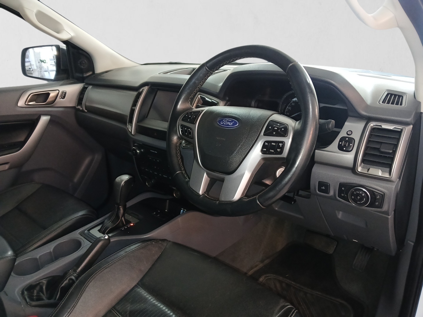 2018 FORD RANGER RANGER 2.2TDCi XLT A/T P/U D/C interior image 1 of 7
