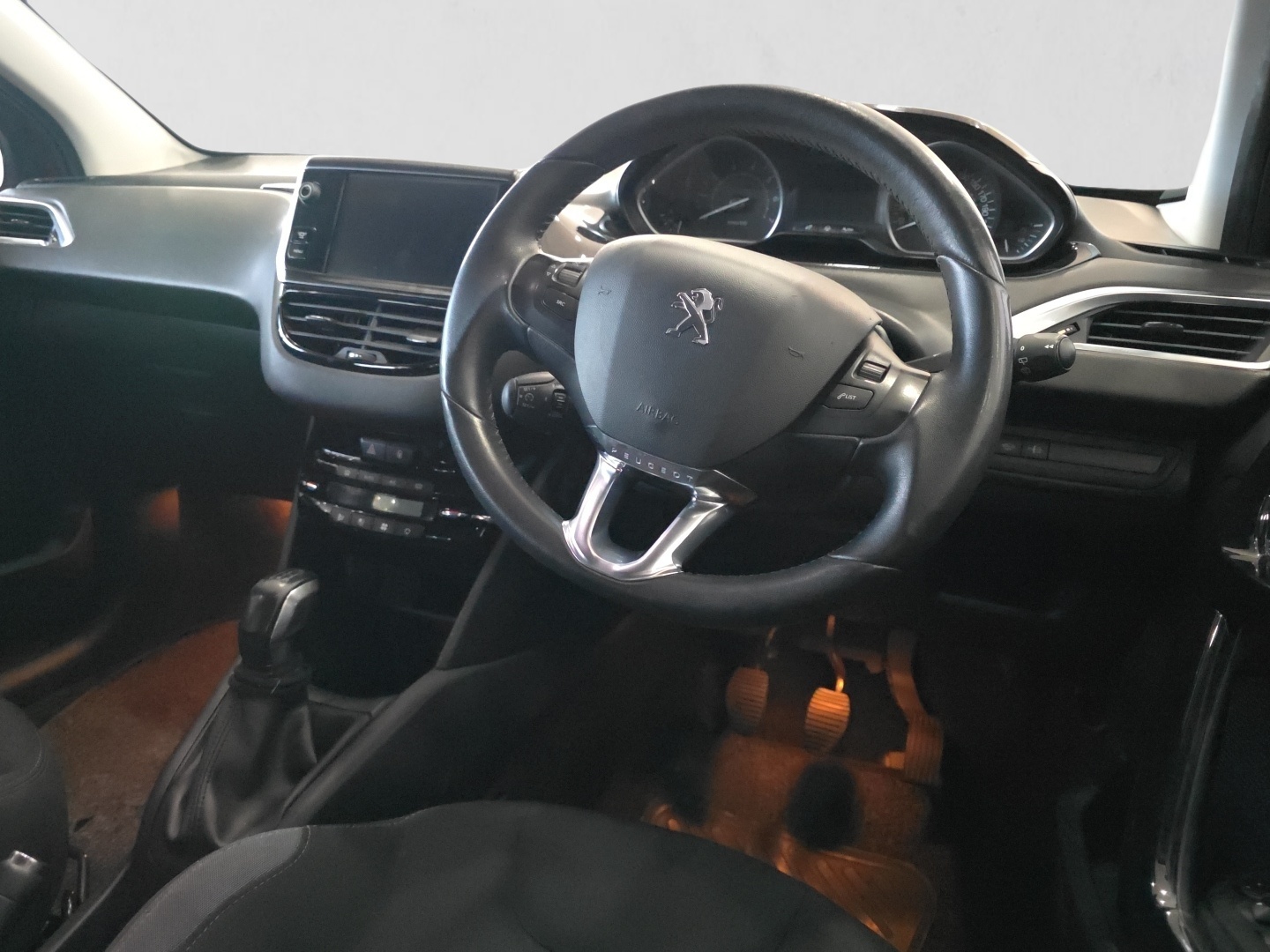 2014 PEUGEOT 208 208 1.6 VTi ALLURE 5DR interior image 1 of 7