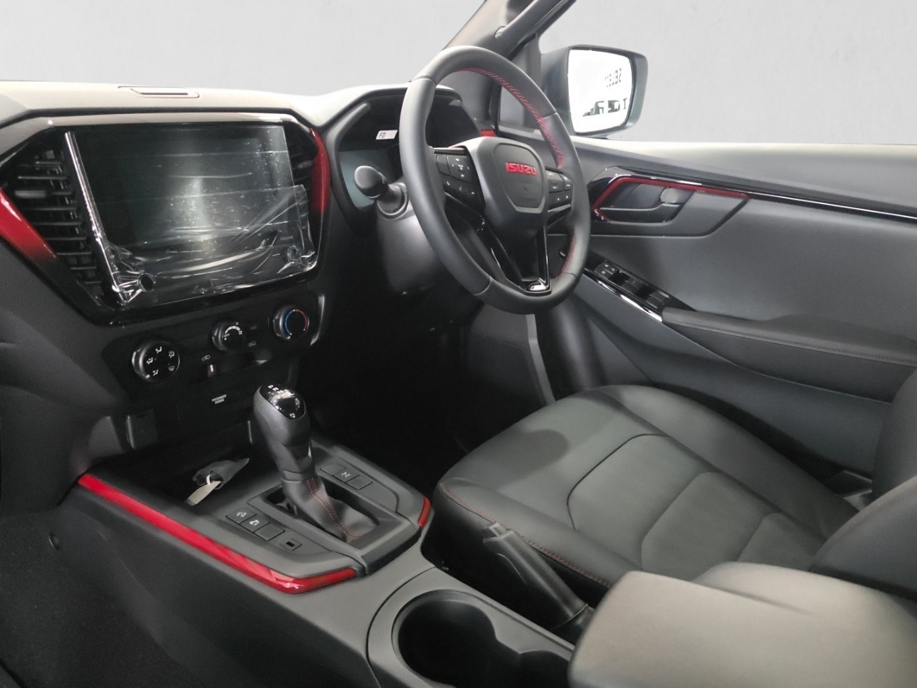 2026 ISUZU D-MAX D-MAX 1.9 Ddi HR X-RIDER A/T D/C P/U interior image 1 of 8