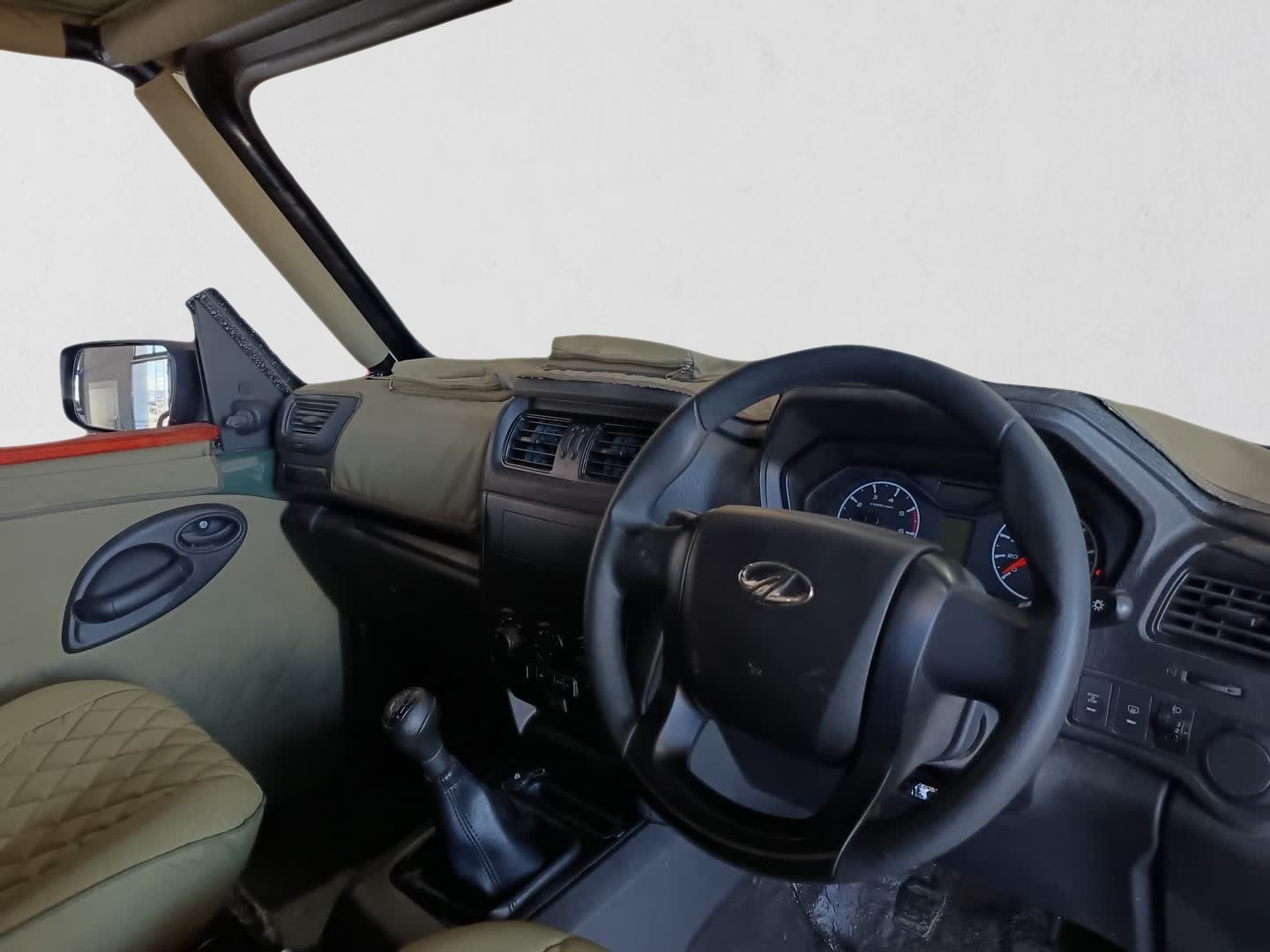 2026 MAHINDRA PIK UP PIK UP 2.2 mHAWK S4 4X4 P/U S/C interior image 1 of 7
