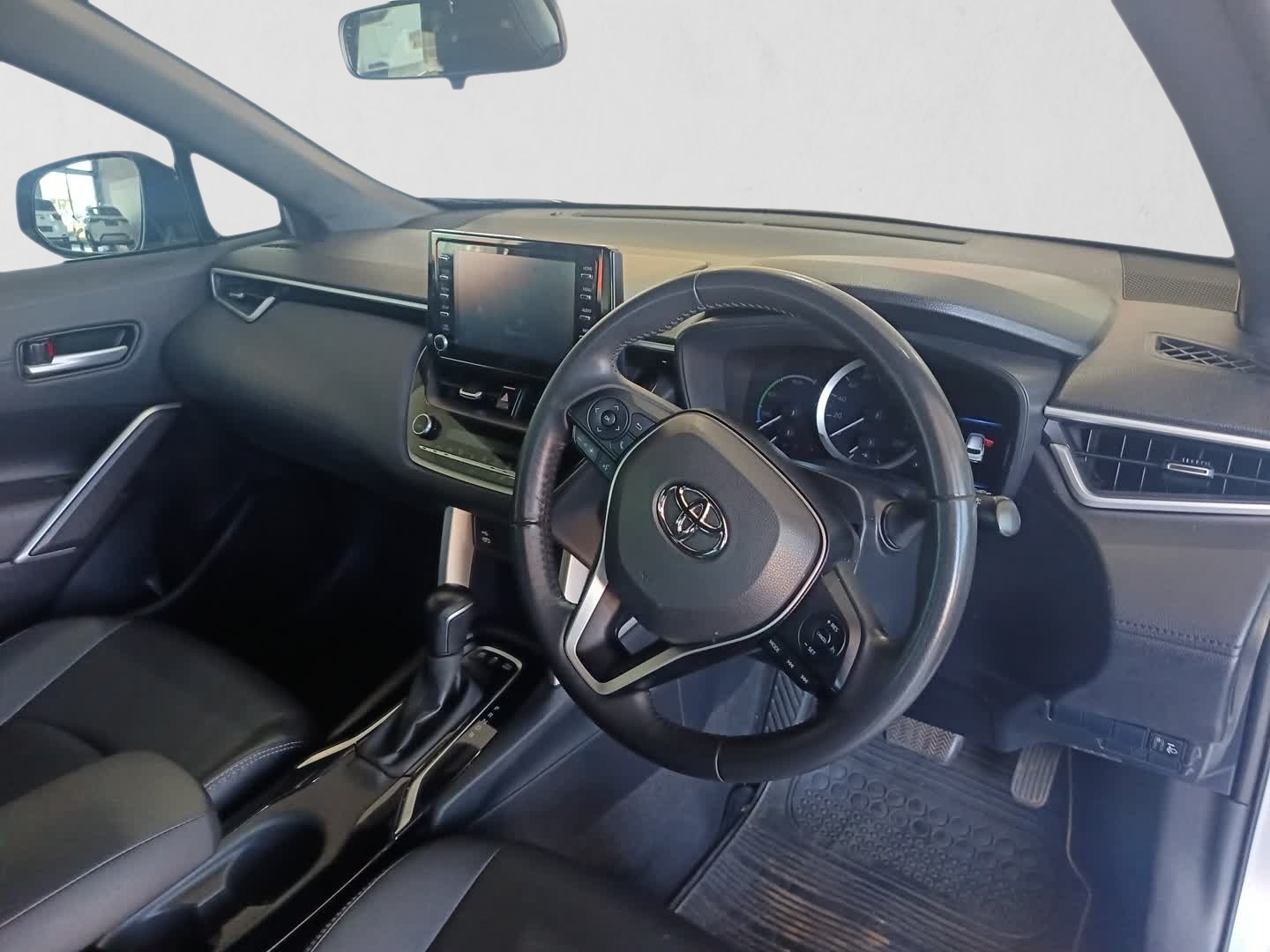 2023 TOYOTA COROLLA CROSS Corolla 1.8XS CVT HV (P04) interior image 1 of 7