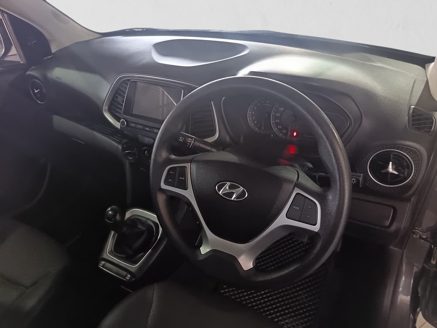 2022 HYUNDAI ATOS ATOS 1.1 MOTION interior image 1 of 7