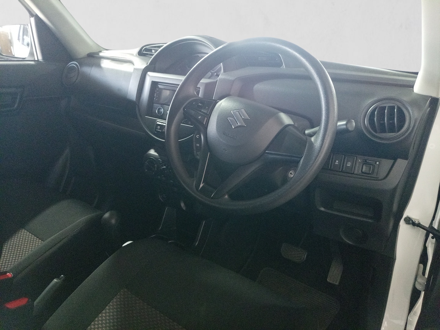2025 SUZUKI S-PRESSO S-PRESSO 1.0 GL AMT interior image 1 of 7