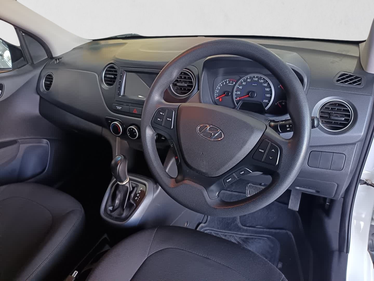 2020 HYUNDAI i10 i10 GRAND i10 1.2 FLUID A/T interior image 1 of 7