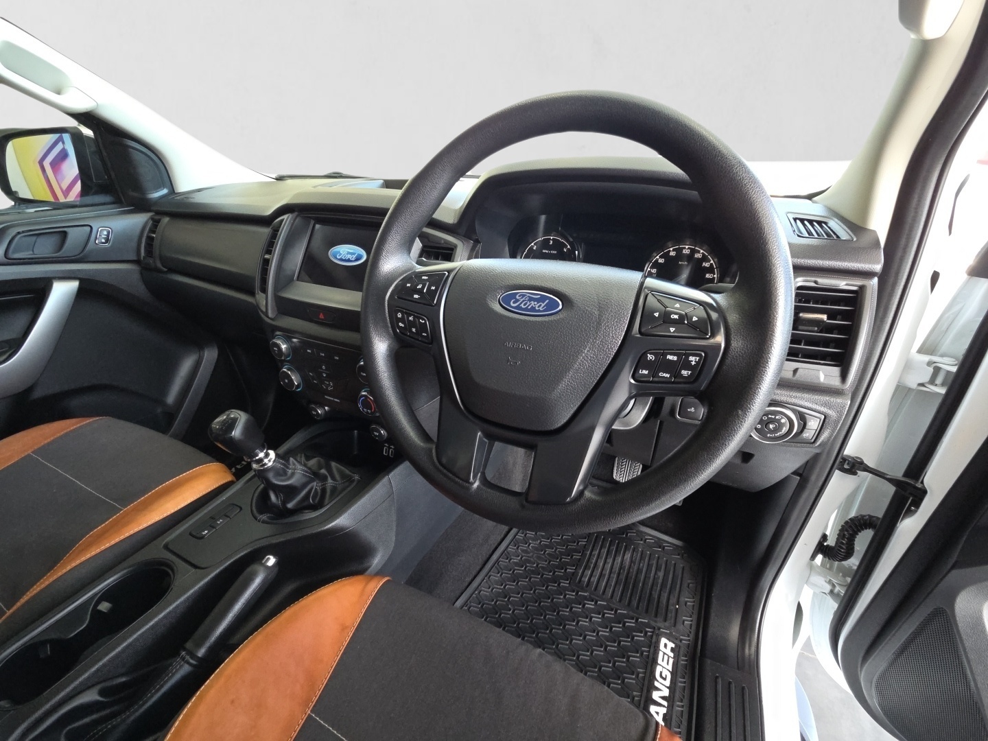2023 FORD RANGER RANGER 2.2TDCI XLS P/U D/C interior image 1 of 8