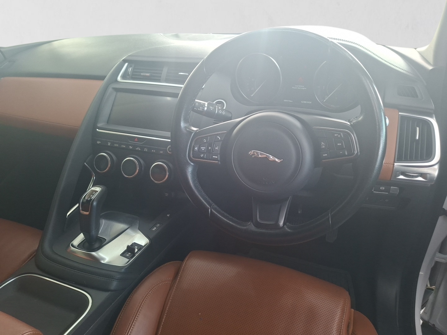 2019 JAGUAR E-PACE E-PACE D180 2.0D SE (132KW) interior image 1 of 6